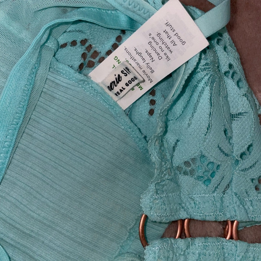 Sky Blue Ribbed Crop Top - Picture 3 of 3